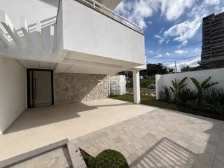 Fachada de um imóvel residencial em Lajeado, Brasil, mostrando a área externa.