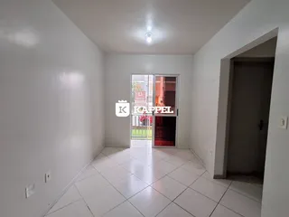 Hall de entrada com piso de cerâmica e paredes brancas.