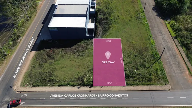 Vista aérea de um lote na Avenida Benjamin Constant em Lajeado.