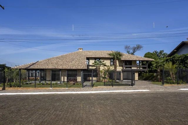 Casa com 4 dormitórios