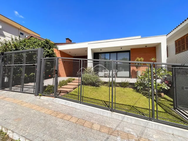 Casa com 4 dormitórios