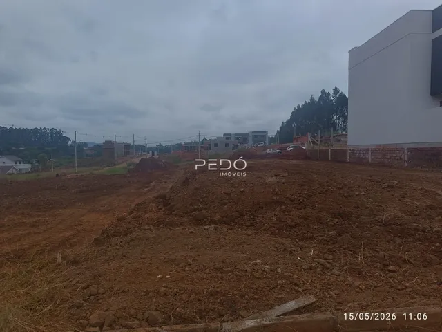 Imagem da propriedade mostrando terreno em terraplenagem.