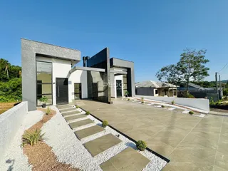 Fachada moderna de uma residência em Lajeado, Brasil.