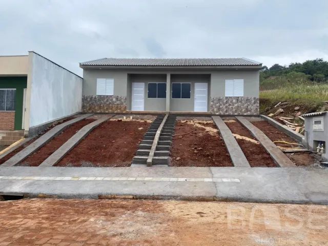 Casa geminada com 2 dormitórios