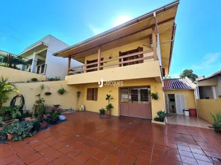 Fachada de uma casa residencial em Lajeado, Brasil.