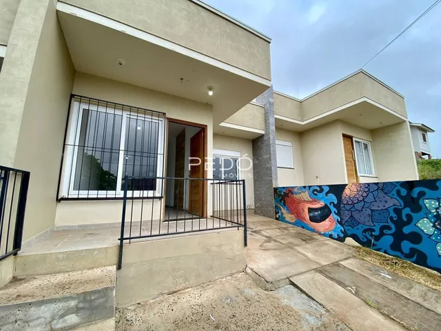 Fachada de uma residência em Lajeado, Brasil, com grade de ferro na frente.