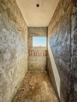 Passagem estreita de um imóvel em Lajeado, Brasil.