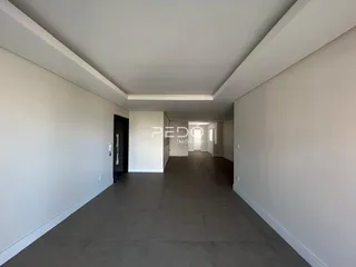 Vista do corredor interno de uma residência em Lajeado, Brasil.