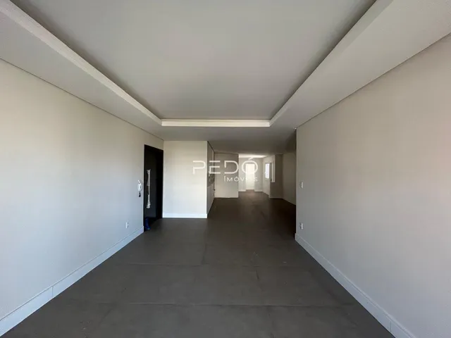 Vista do corredor interno de uma residência em Lajeado, Brasil.