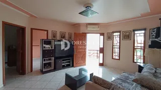 Foto da sala de estar de uma residência em Lajeado, Brasil.