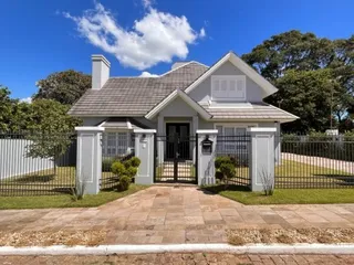 Casa com 4 dormitórios