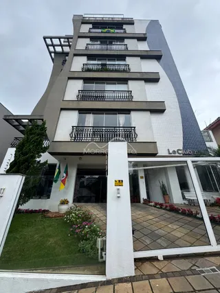 Fachada moderna de um prédio residencial em Lajeado, Brasil.
