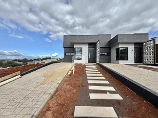 Fachada moderna de uma residência em Lajeado, Brasil.