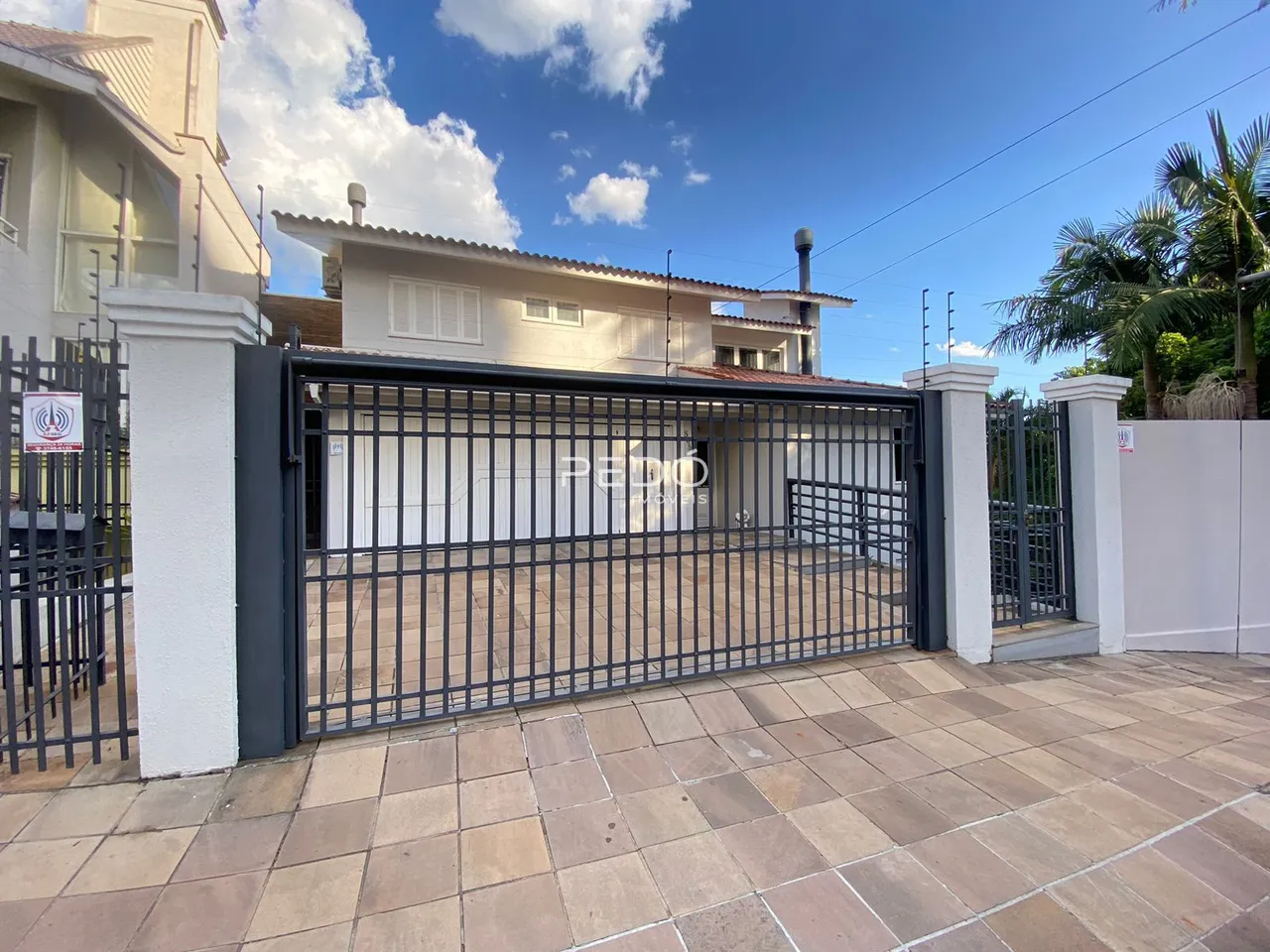Casa com 5 dormitórios, foto 1