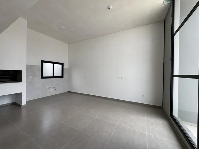 Casa geminada com 2 dormitórios