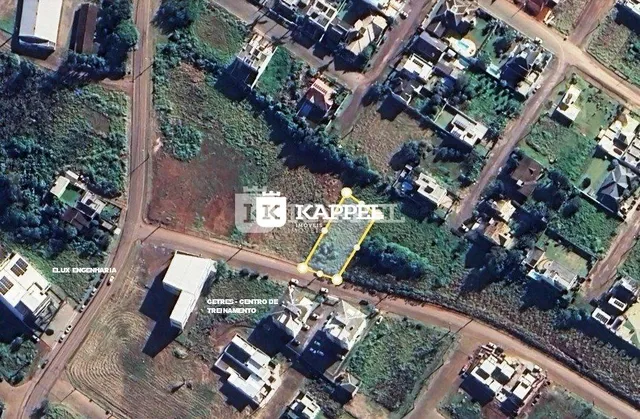 Vista aérea de uma propriedade residencial em Lajeado, mostrando o terreno e a construção.
