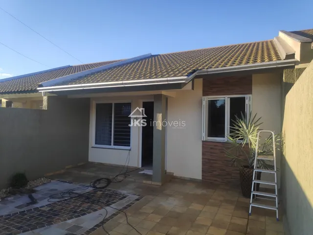 Casa geminada com 2 dormitórios