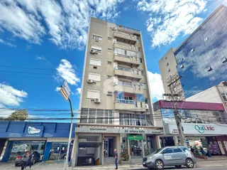 Fachada de um prédio residencial e comercial em Lajeado, Brasil.