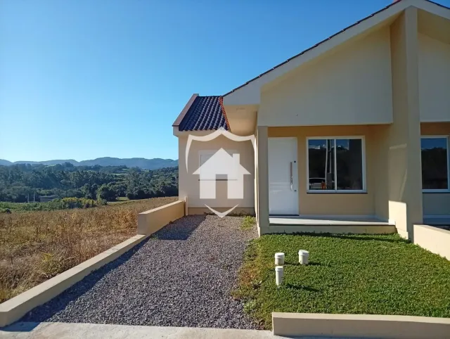 Casa geminada com 2 dormitórios