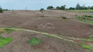 Vista panorâmica de campos agrícolas em uma área rural de Lajeado, Brasil.