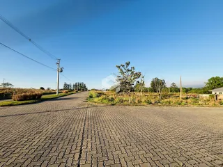 Vista da rua pavimentada em Lajeado, Brasil.