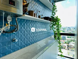 Varanda com vista panorâmica da paisagem urbana de Lajeado.