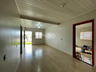 Vista de um corredor interno de uma residência em Lajeado, Brasil.