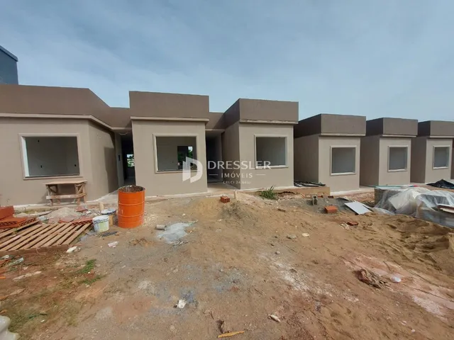 Fachada de casas em construção em Lajeado, Brasil.