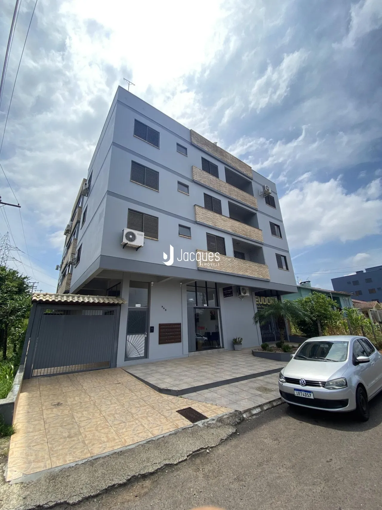 Fachada de um prédio residencial em Lajeado, Brasil.