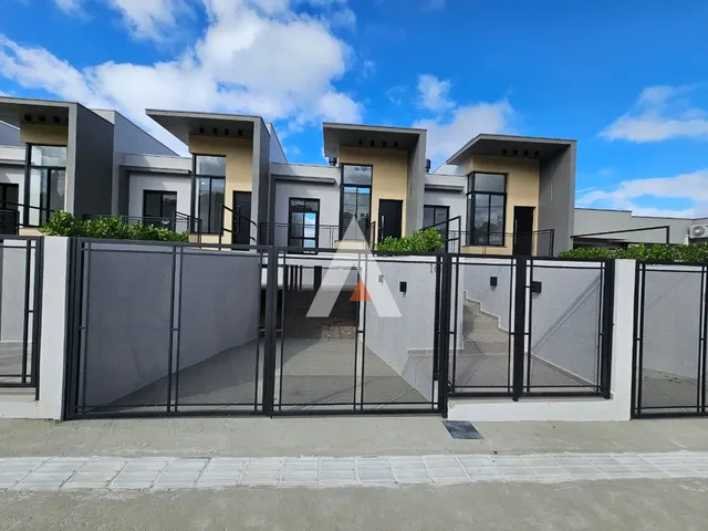 Casa geminada com 2 dormitórios