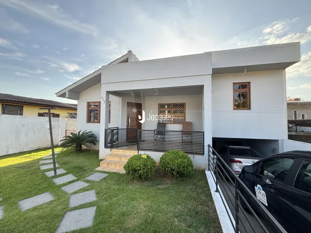 Vista externa de uma casa residencial em Lajeado, Brasil.