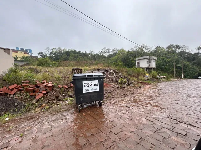 Vista da rua e da área externa de uma propriedade em Lajeado.