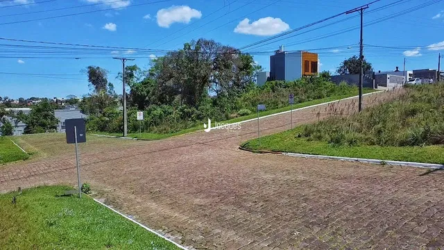 Vista da propriedade em Lajeado, Brasil, mostrando o terreno e a rua.