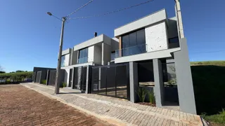 Fachada moderna de uma casa em Lajeado, Brasil.