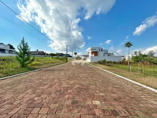Vista da rua de acesso a uma residência em Lajeado, Brasil.