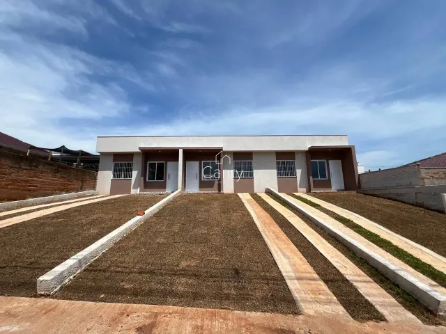 Casa geminada com 2 dormitórios