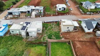 Vista aérea de várias casas em construção em Lajeado, Brasil.