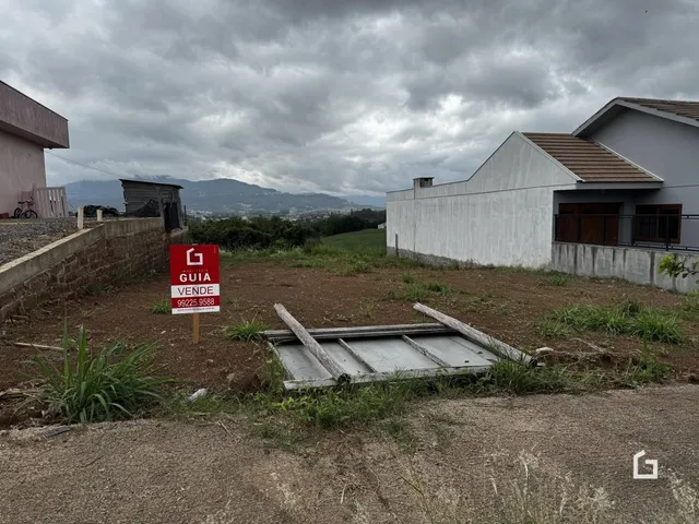 Vista externa de uma propriedade em Lajeado, Brasil, com terreno e cerca.
