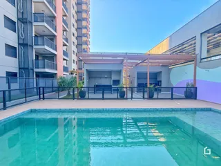 Vista da fachada de um apartamento com piscina em Lajeado, Brasil.