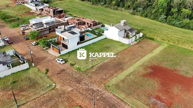 Vista aérea de um terreno com construções em fase de obra em Lajeado, Brasil.