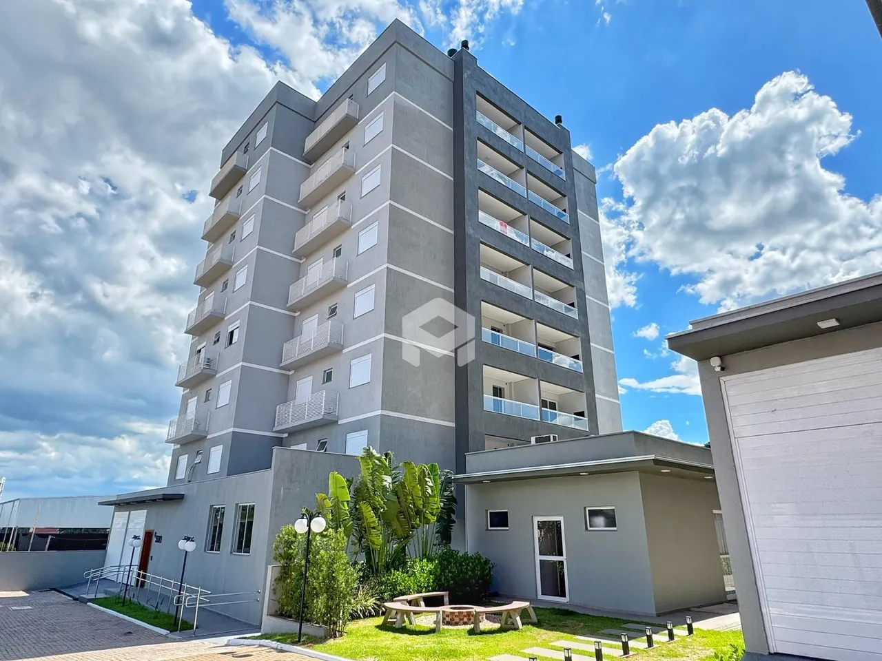 Fachada moderna de um prédio residencial em Lajeado, Brasil.