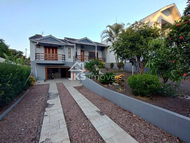 Casa com 4 dormitórios