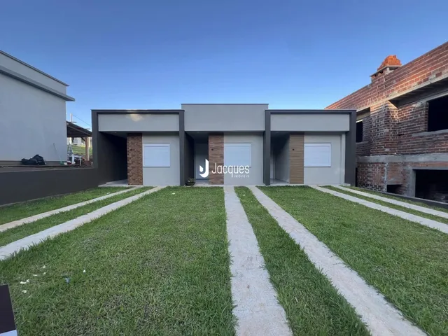 Casa geminada com 2 dormitórios