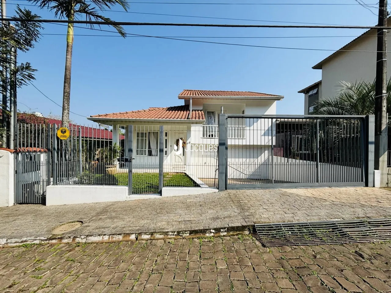 Casa com 4 dormitórios, foto 1