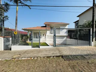 Casa com 4 dormitórios, foto 1
