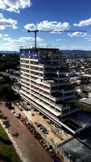 Vista aérea de um edifício residencial em construção em Lajeado, Brasil.