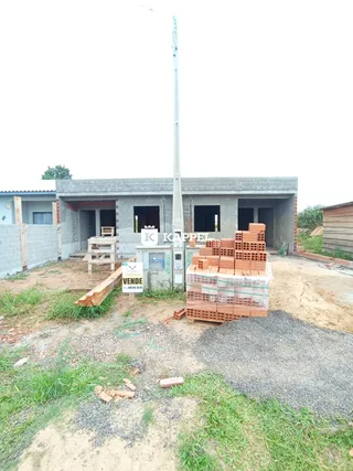 Fachada de uma construção em andamento em Lajeado, Brasil.