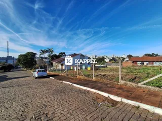 Vista externa de uma residência em Lajeado, Brasil, com paisagem e horizonte ao fundo.