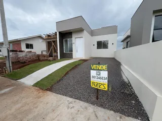 Fachada de uma casa moderna em construção em Lajeado, Brasil.