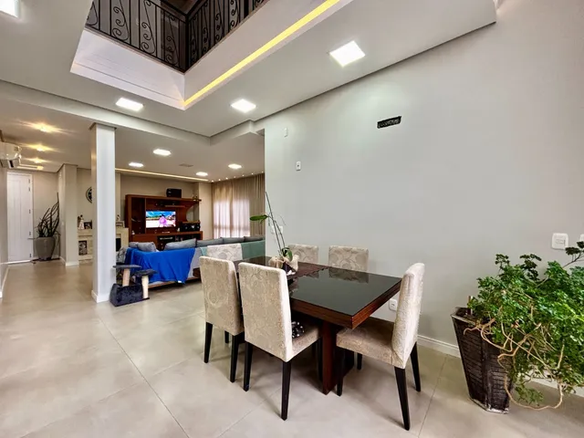 Casa com 4 dormitórios, foto 2
